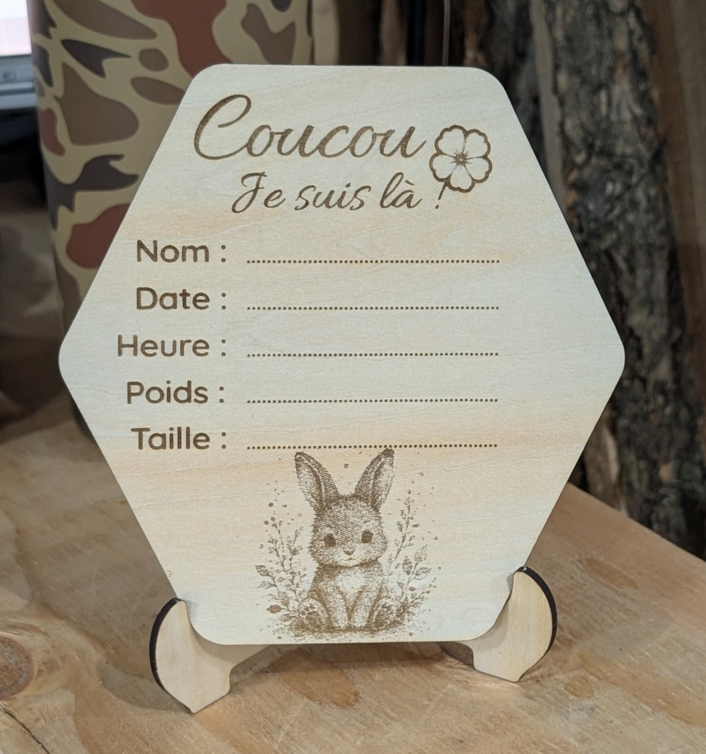 Pastille de naissance en bois gravé avec lapin