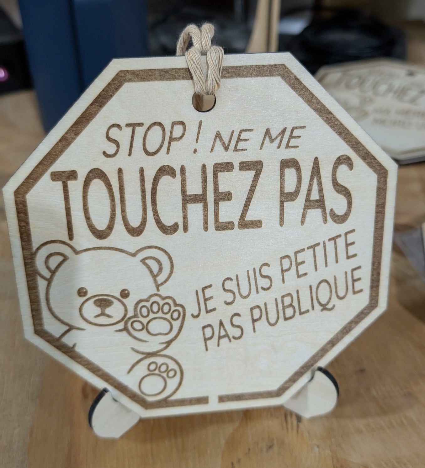 Panneau Stop – Je Suis Petite Pas Publique