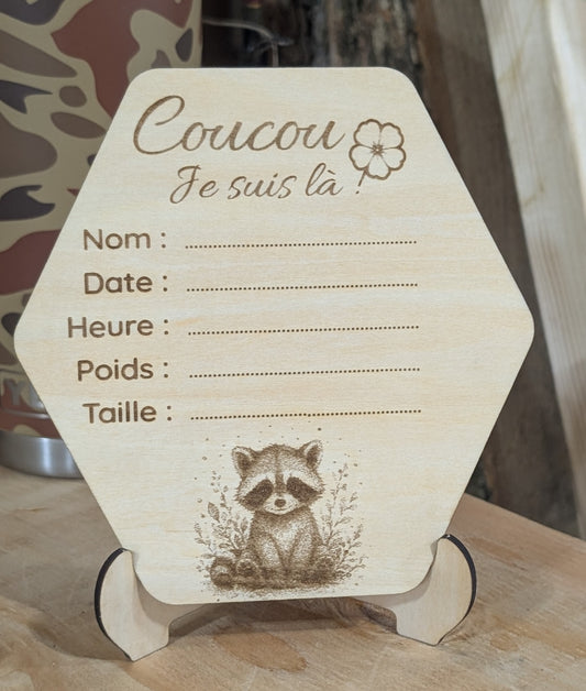 Pastille de naissance en bois gravé avec raton laveur