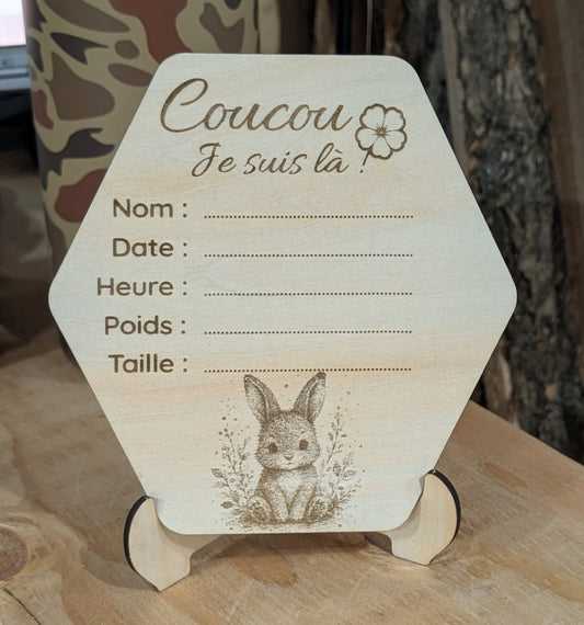 Pastille de naissance en bois gravé avec lapin