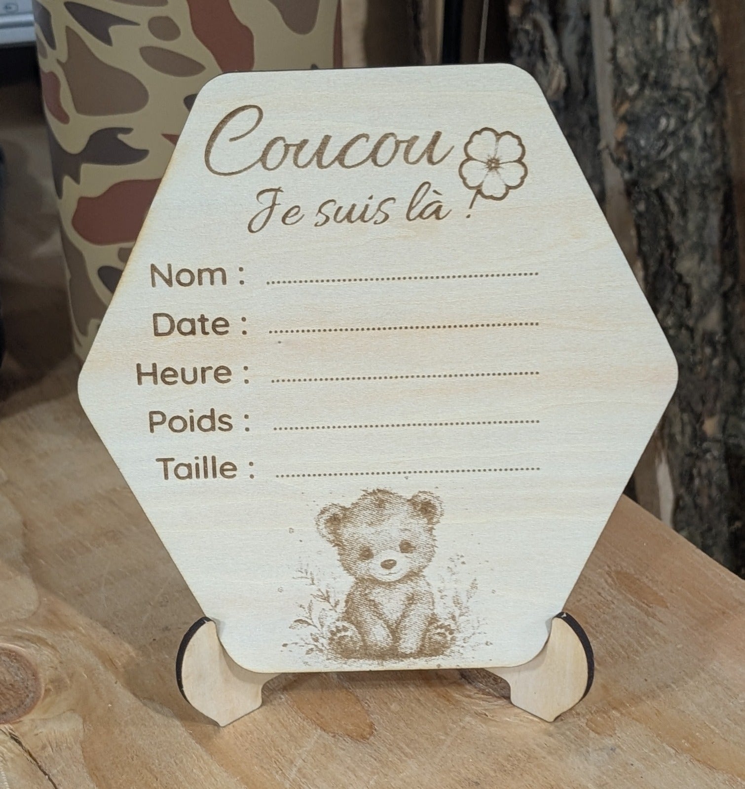 Pastille de naissance en bois gravé avec ourson