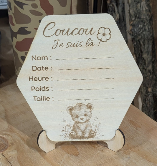 Pastille de naissance en bois gravé avec ourson