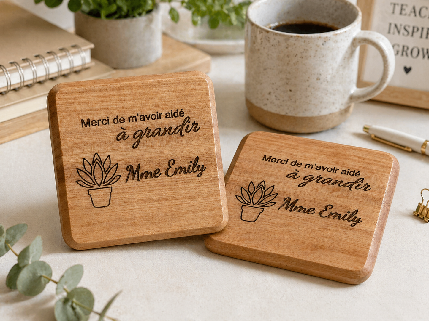 Ensemble de 2 sous-verres en bois gravés personnalisables